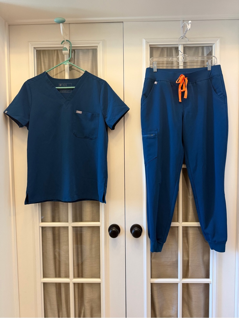 LARGE Caribbean Blue Women’s Figs Set w/ Zamora Joggers EUC